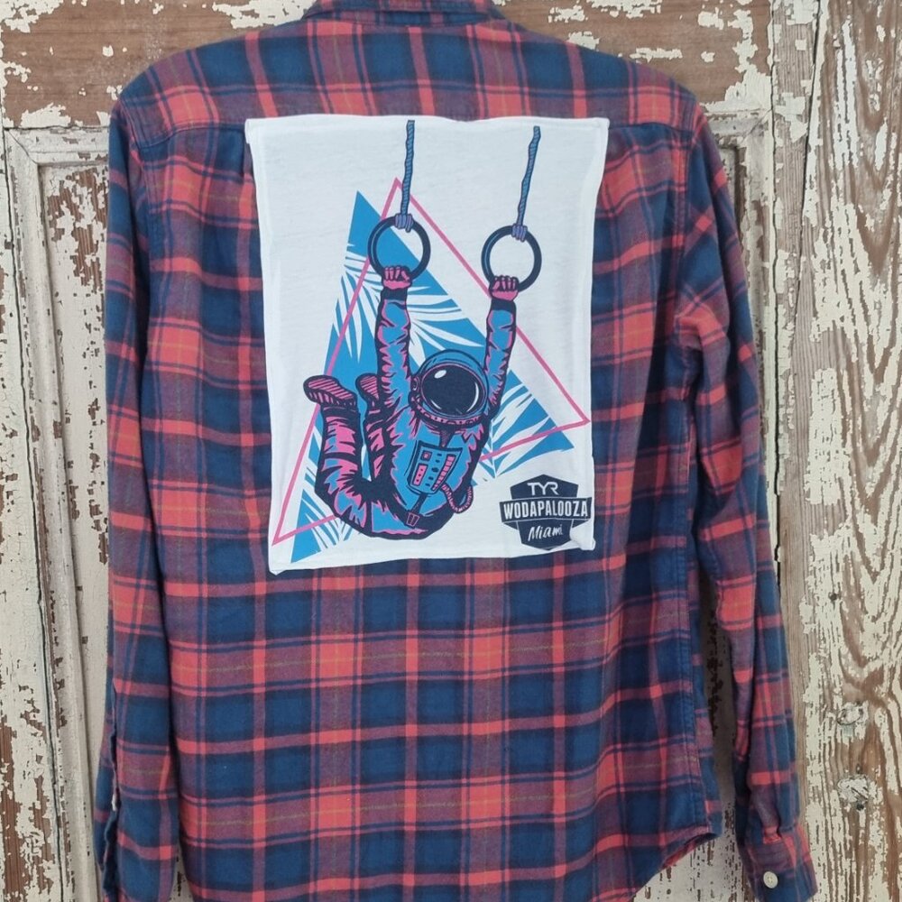 unique Flannel with patch on the back Size S